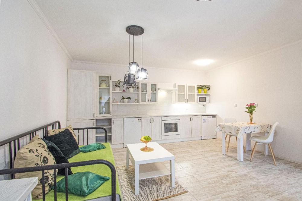 Apartman 2Kk Zlamanka กรอมเมียร์ริช ภายนอก รูปภาพ