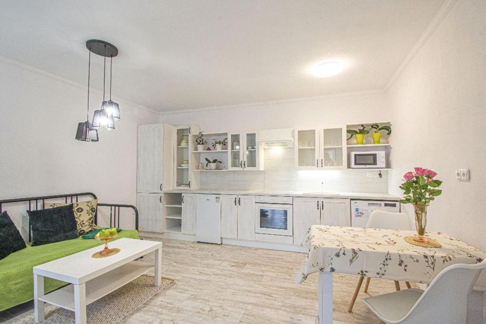 Apartman 2Kk Zlamanka กรอมเมียร์ริช ภายนอก รูปภาพ