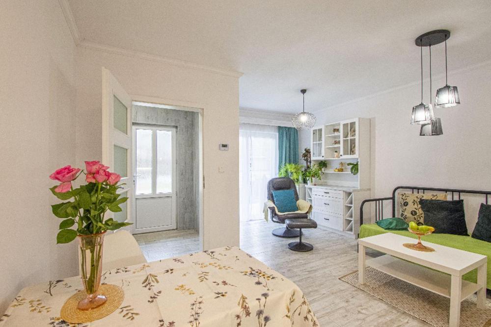 Apartman 2Kk Zlamanka กรอมเมียร์ริช ภายนอก รูปภาพ