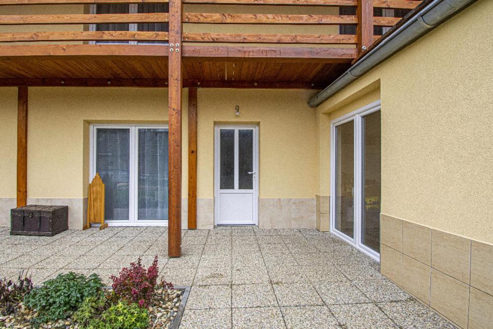 Apartman 2Kk Zlamanka กรอมเมียร์ริช ภายนอก รูปภาพ